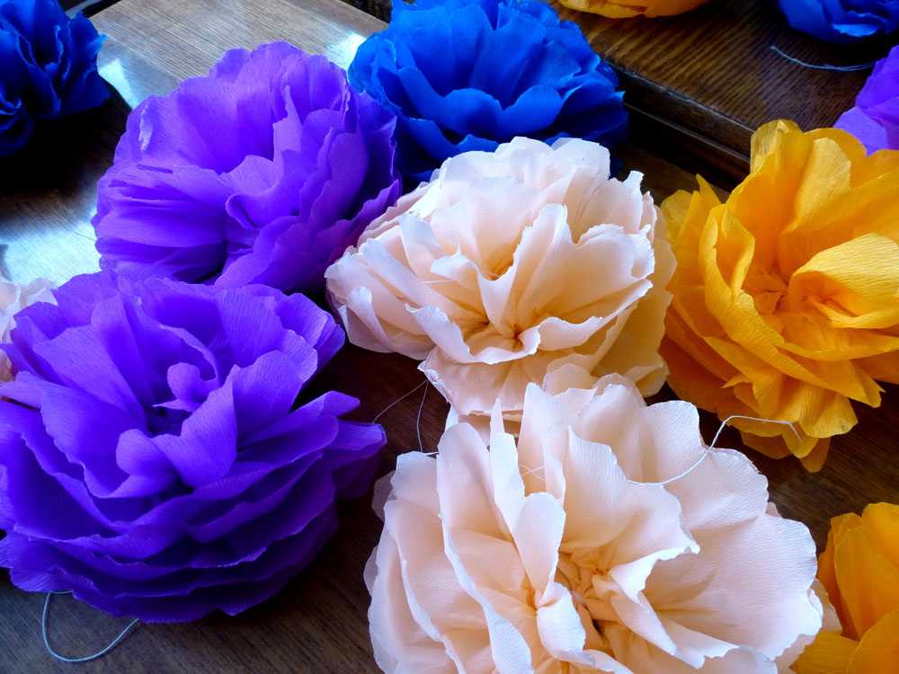 Цветы из бумаги гофре