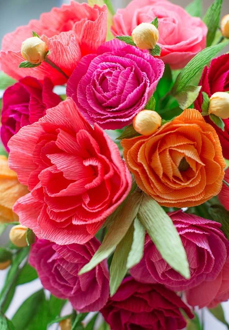 Цветы из гофрированной бумаги своими руками - розы, с конфетами, букеты - фото и видео мастер класс