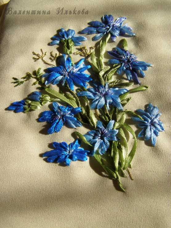 Вышивка лентами ромашки поэтапно для начинающих, скатерть и салфетки с узорами полевых цветов