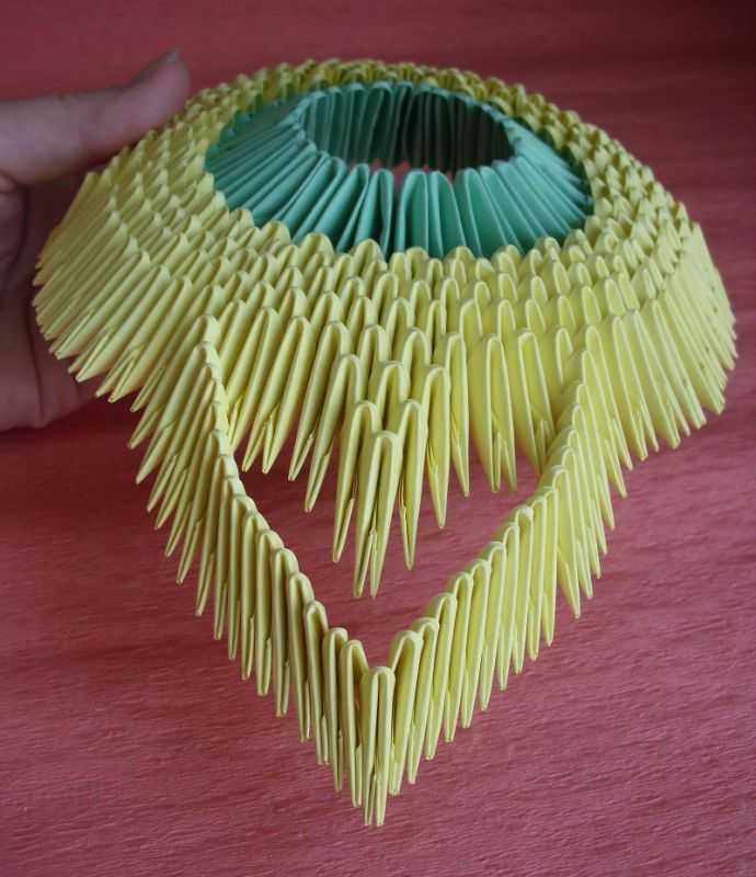 Изготовление цветочной вазы в технике модульного оригами