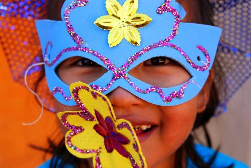 Как сделать и украсить карнавальную маску своими руками: методы и мастер-классы