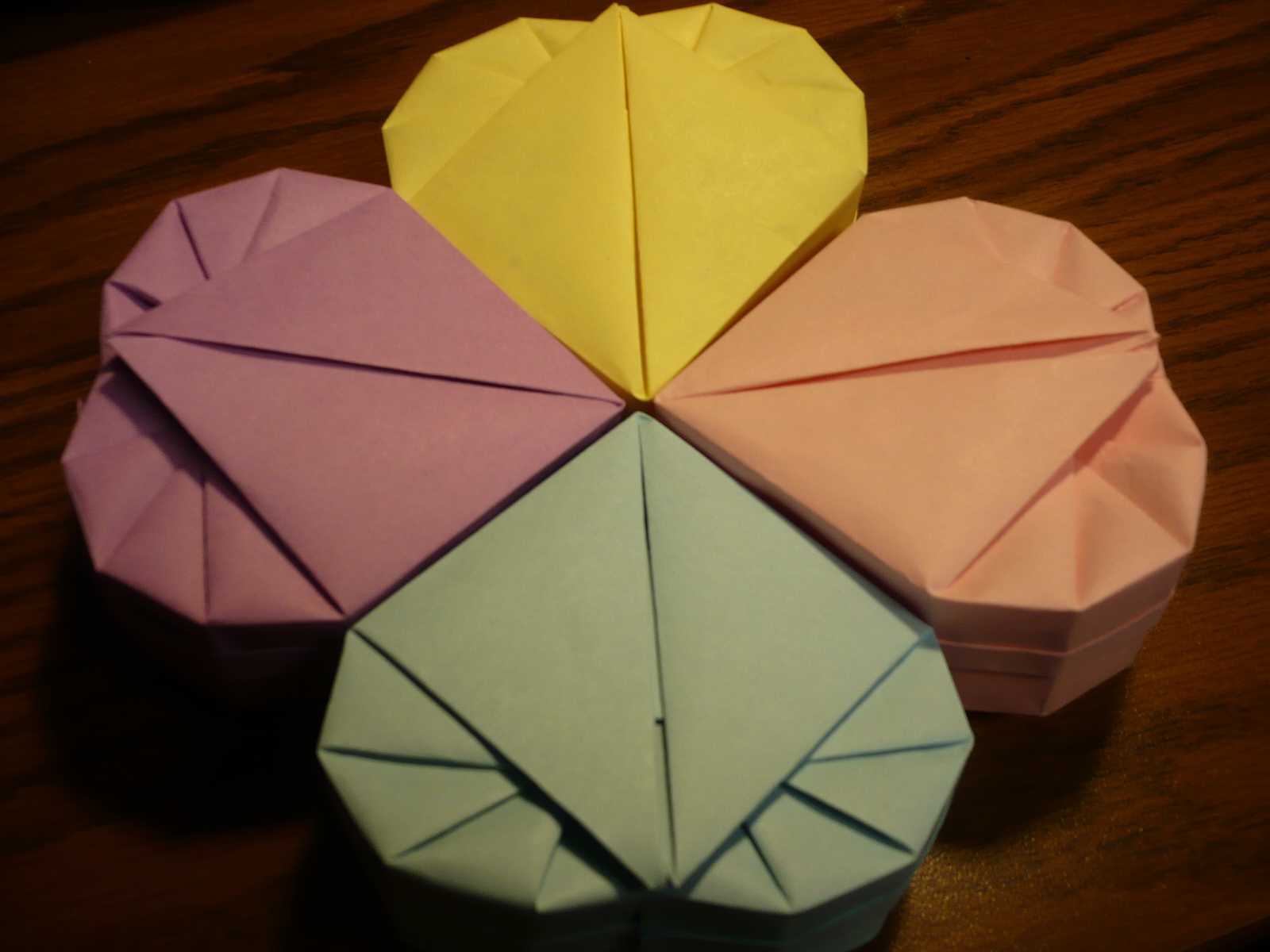 Коробочка с сюрпризом своми руками в технике оригами
