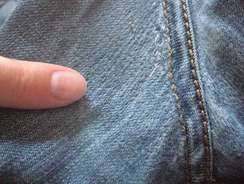 Как зашить дырку на джинсах — между ног, на коленке. методы и советы