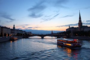 Вечерняя прогулка на теплоходе по Москвереке: как увидеть столицу в другом свете