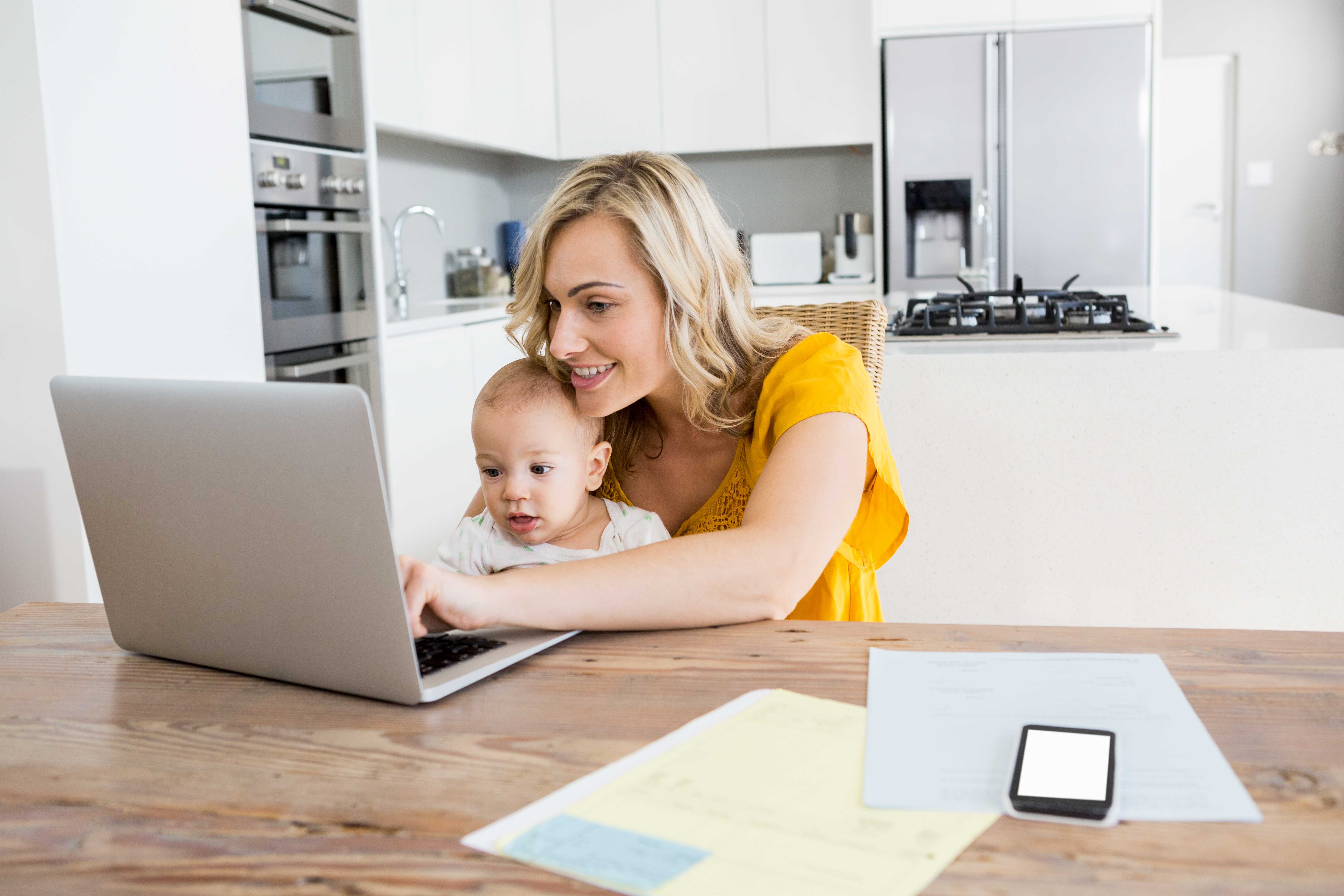 Работа на дому в декретном отпуске, топ 38 способов заработать маме в декрете
