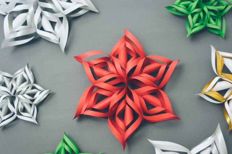 Делаем бумажные снежинки в технике оригами к новому году