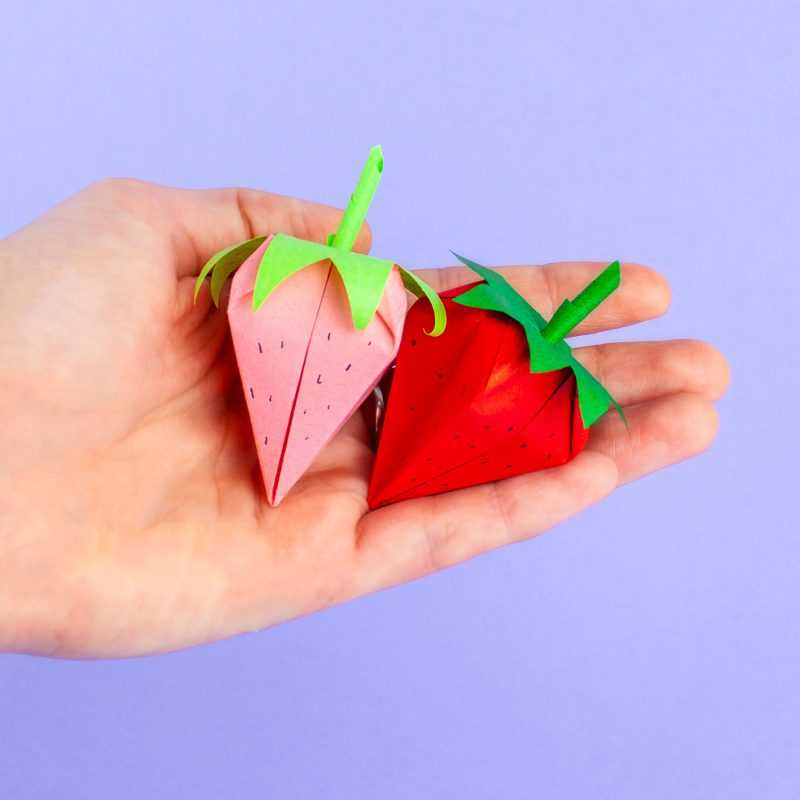 Как сделать оригами из бумаги ягодку клубнику. игрушка мастер-класс новый год оригами китайское модульное клубника из модулей бумага