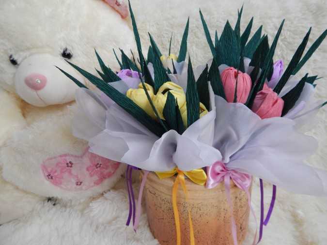 Букеты из конфет своими руками на 8 марта: как сделать красивые подарки для начинающих пошагово | все о рукоделии