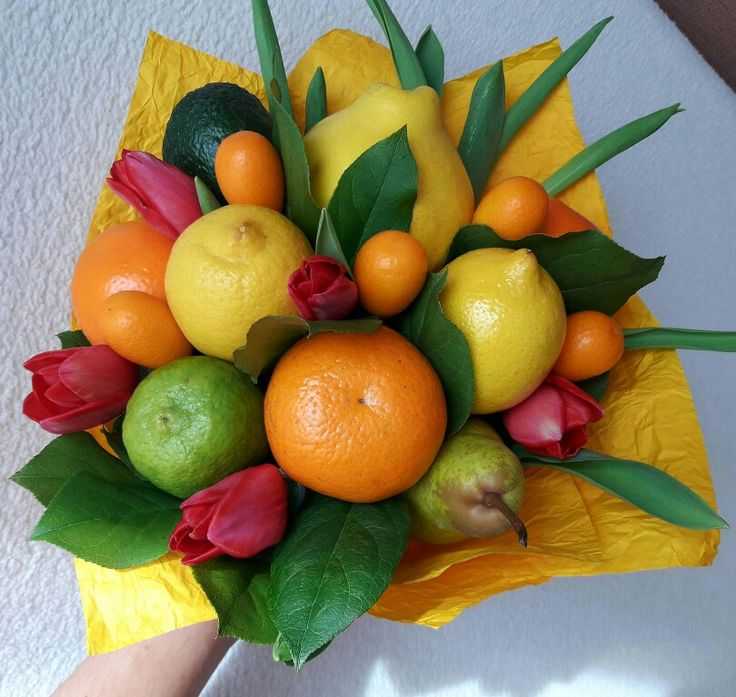 Как сделать букет? букеты из цветов, конфет, фруктов + 100 фото