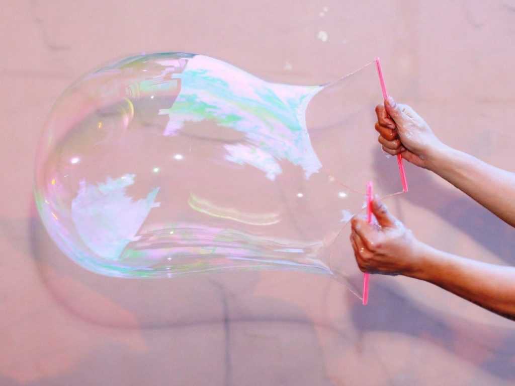 Как сделать мыльные пузыри в домашних условиях? рецепты пузырей, чтобы были крепкими и не лопались