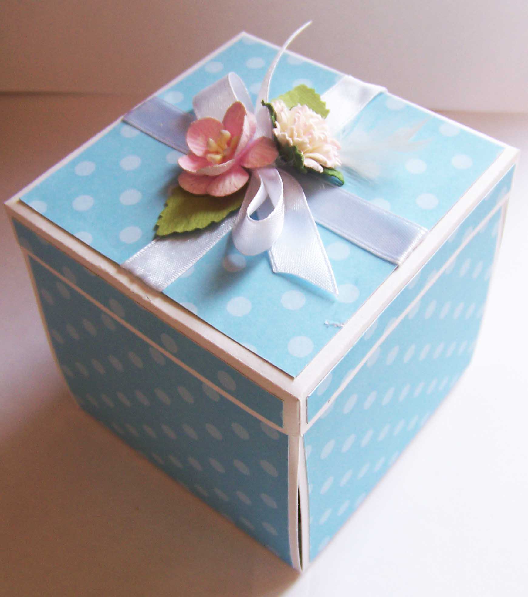 Коробочки с сюрпризом (38 фото): как сделать коробку-раскладушку из бумаги своими руками, мастер-класс торта из коробок с сюрпризом