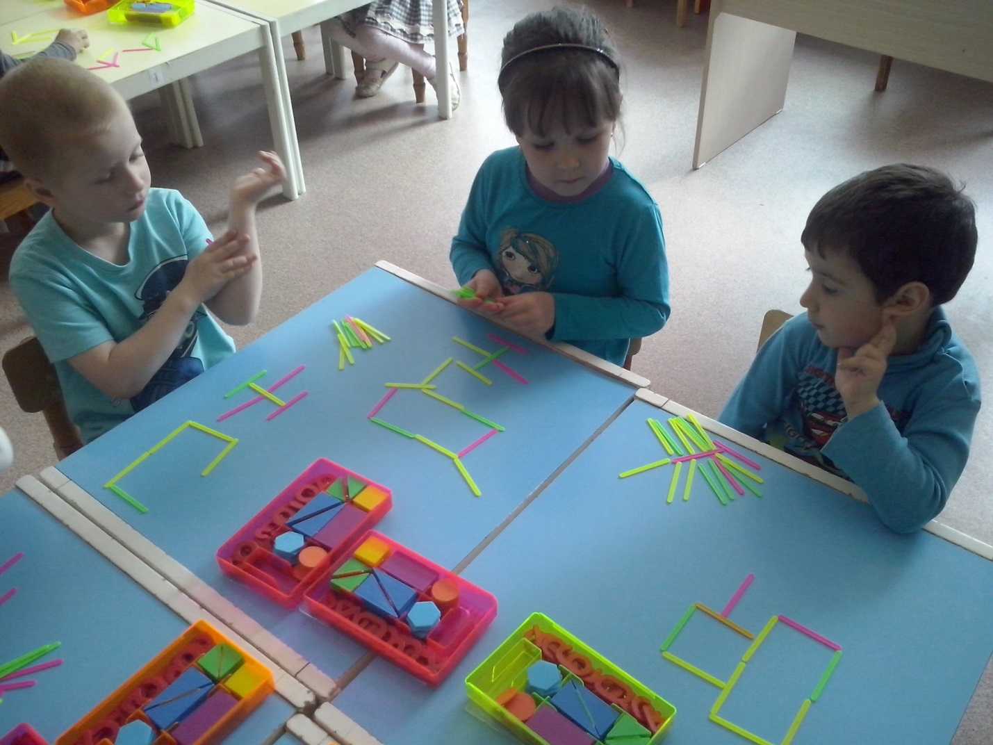 Математическое развитие в младшей группе. ФЭМП В младшей группе. Игровое конструирование это. Математический проект в средней группе. Проекты в средней группе детского сада.