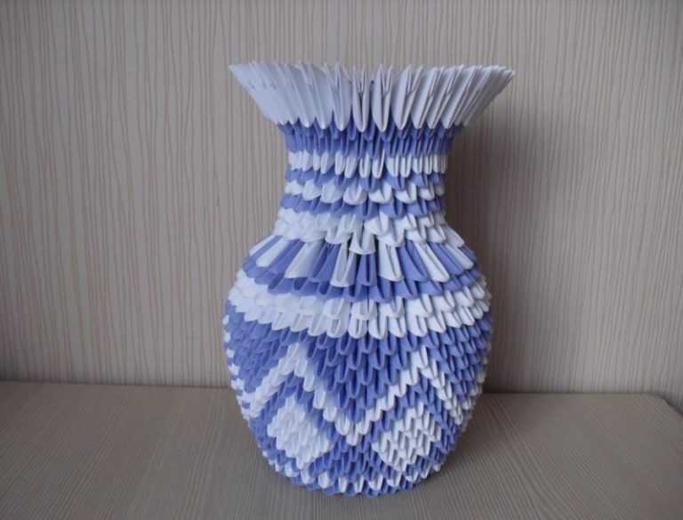 Чтобы своими руками сделать красивую фигурную вазу для конфет из бумаги в технике оригами необходимо потратить немного времени и воспользоваться предложенной схемой