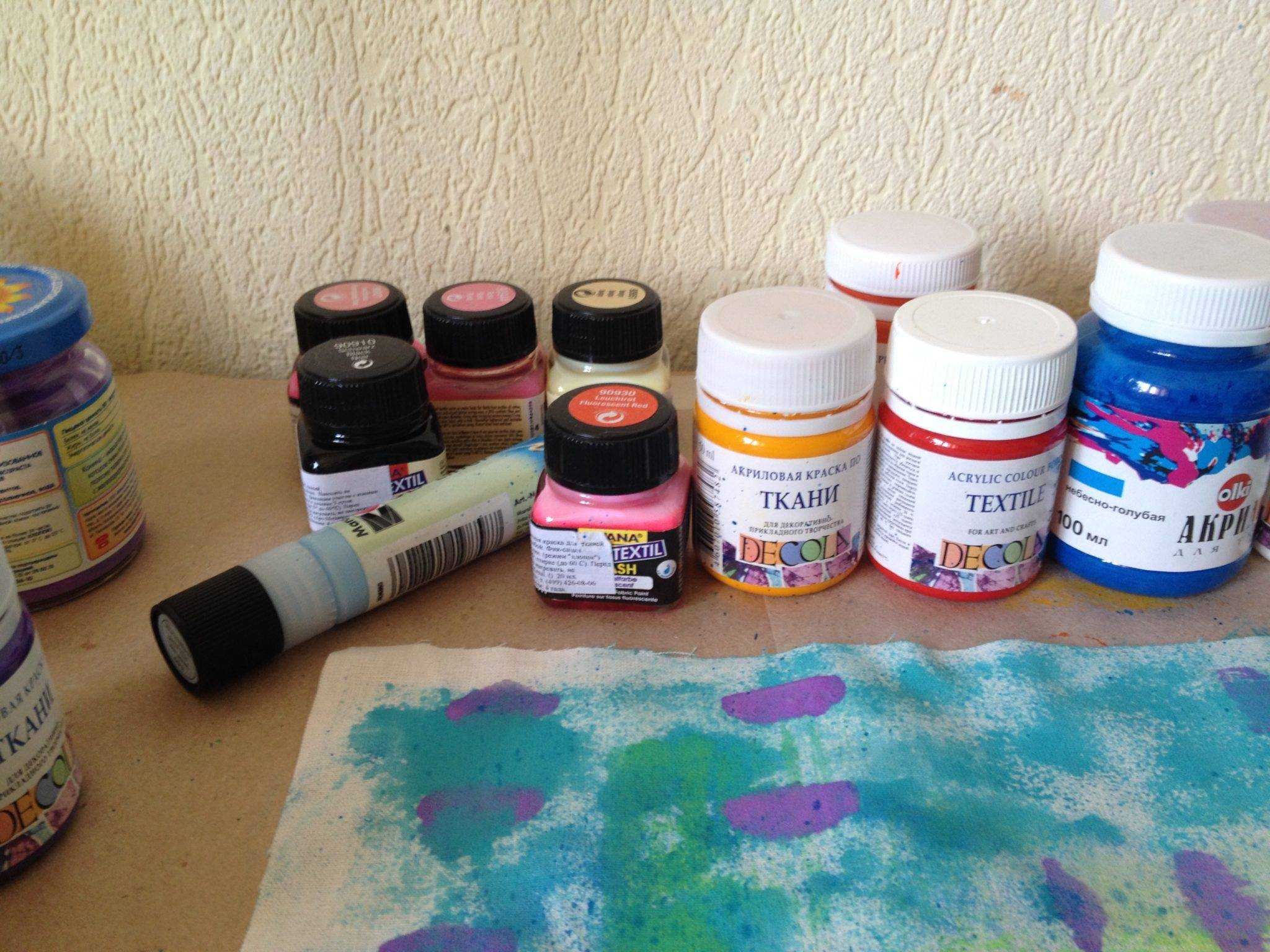 Какие несмывающиеся краски выбрать для рисования на ткани, как ими пользоваться: идеи рисунков для росписи одежды