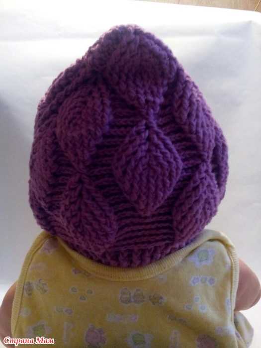 Ажурная шапочка для девочки спицами на весну - схема и описание с фото
