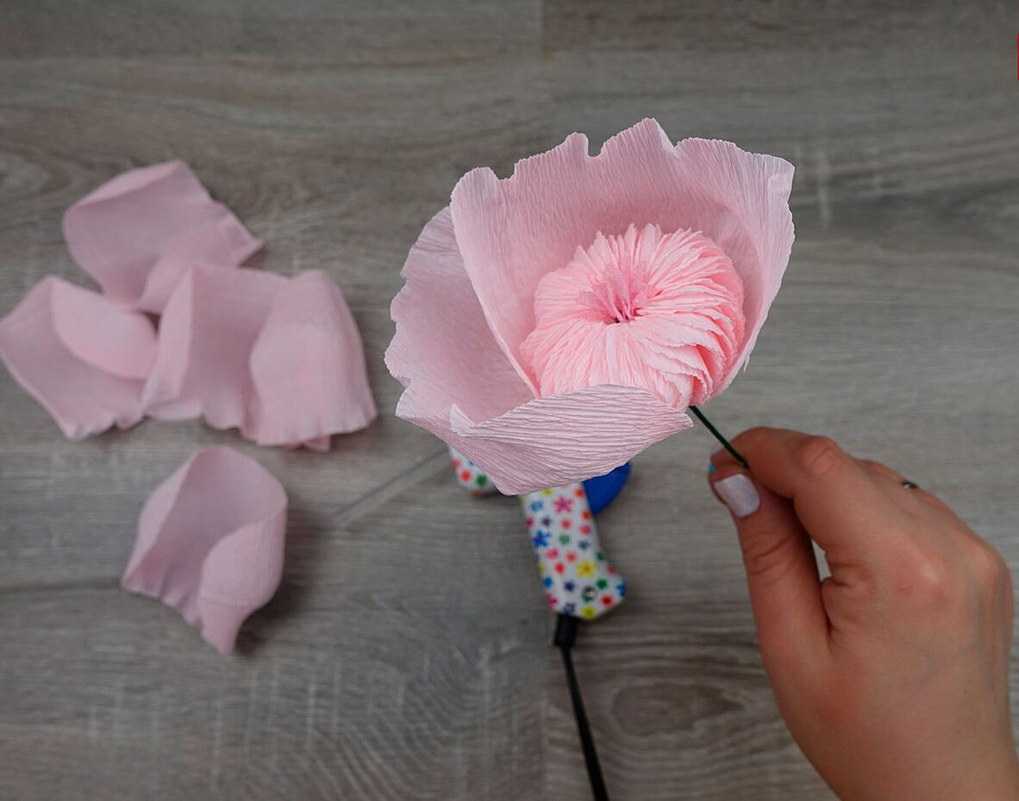 Как сделать цветок из салфеток