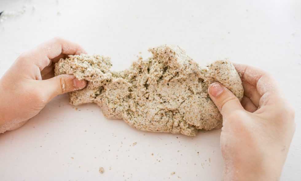 Как сделать кинетический песок своими руками: состав и технология