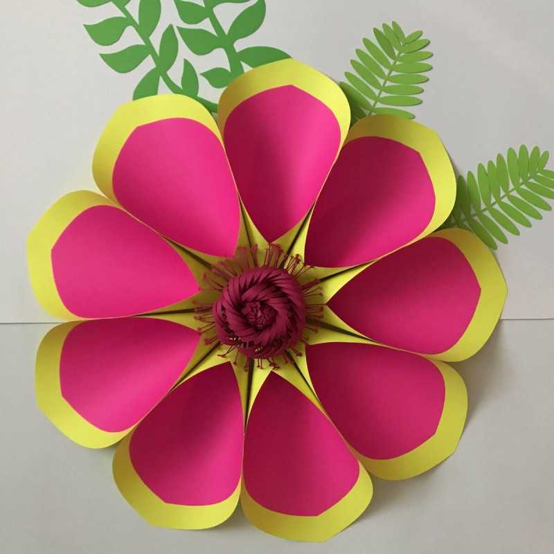 Сегодняшней нашей поделкой из бумаги, в технике оригами будет колибри Для изготовления своей птицы я использовал бумагу с ярким, цветочным рисунком Вы можете использовать цветную бумагу лю