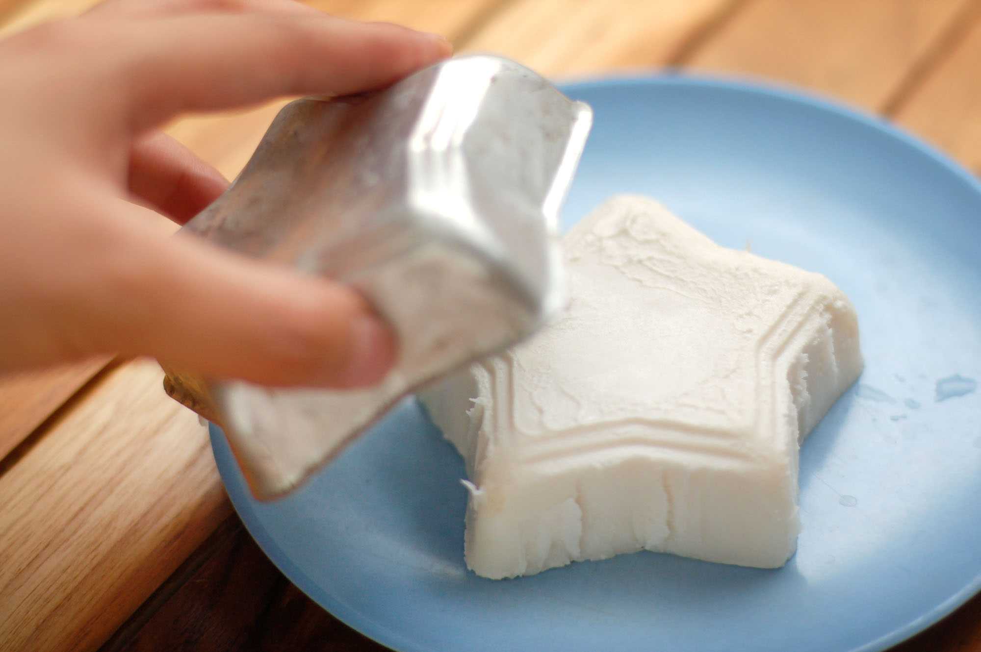 Мыло из обмылков своими руками в домашних условиях (45 фото): как сделать жидкое мыло? простой способ сварить дома целый кусок из остатков мыла