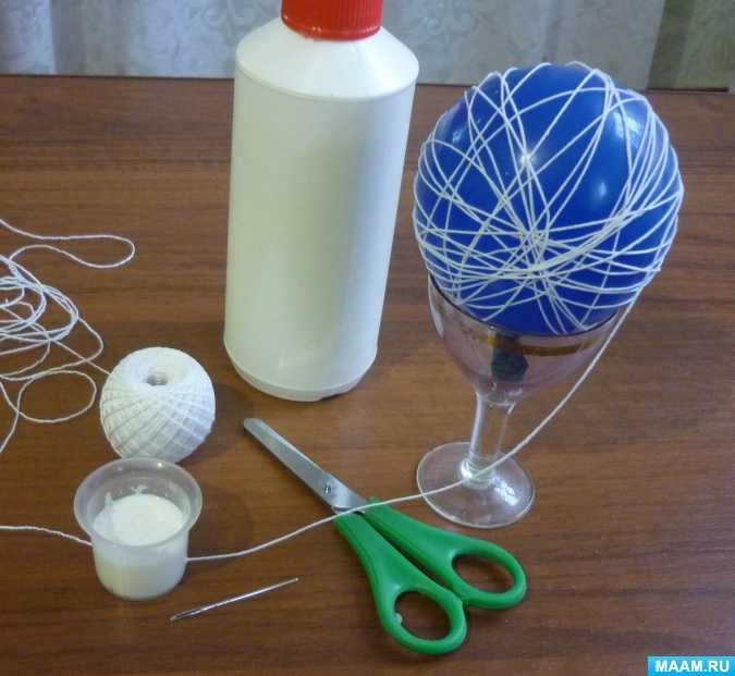 Изготавливаем декоративные шары из ниток и клея