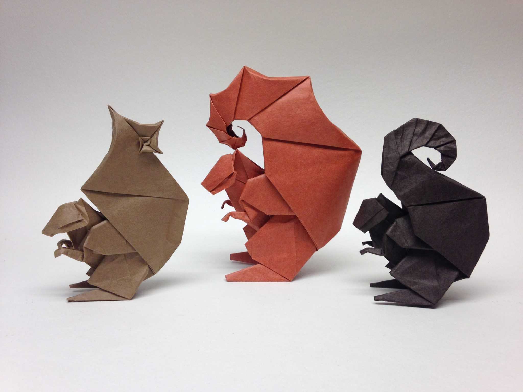 Чтобы сделать своими руками простую фигурку мифического дракончика в стиле оригами понадобится свободное время внимательность и подробные схемы и описания работы