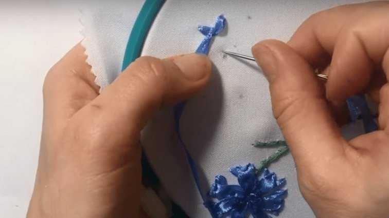 Вышивка лентами розы в корзине с фото и видео (пошаговая инструкция)