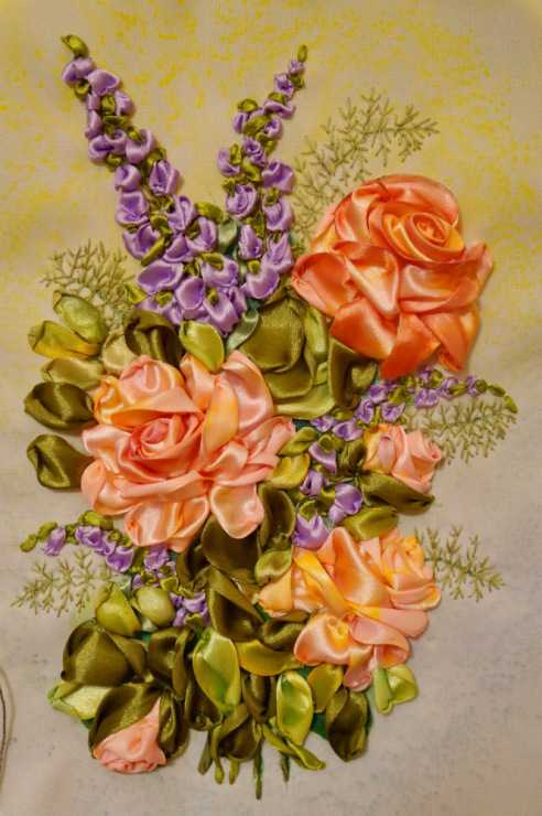 Вышиваем лентами бутоны розы: 7 способов, 7 прекрасных цветов