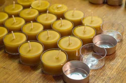 Как сделать свечи из вощины и воска своими руками?