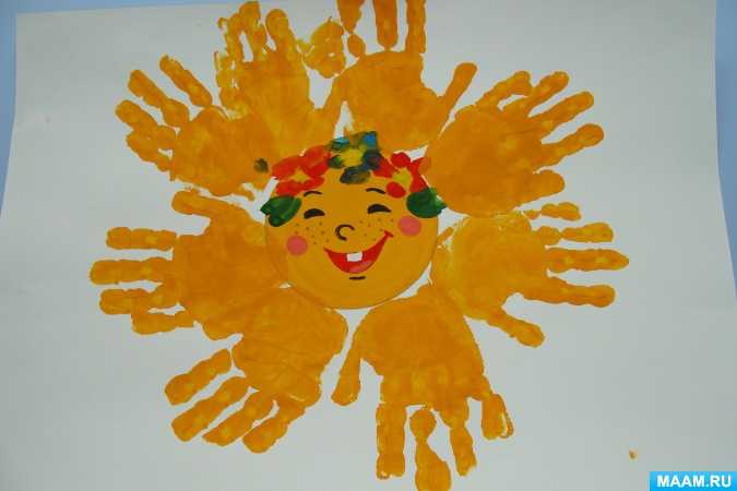Раскраска солнышко для детей с улыбкой и лучиками и без, облаками. распечатать для рисование с ребенком