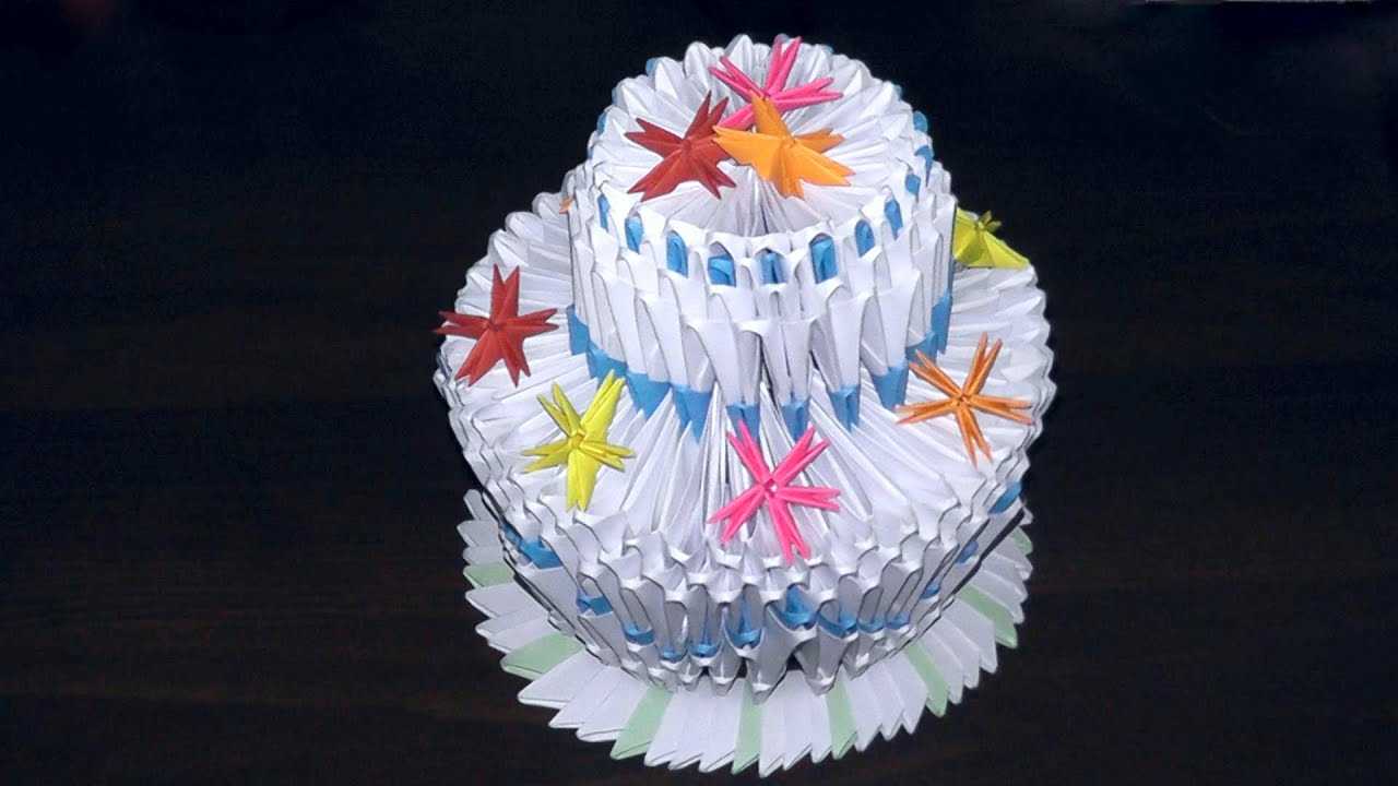 Торт оригами из модулей - отличный подарок для поклонников футбола Этот мастер-класс покажет как сделать торт для поклонников футбола в технике модульного оригами
